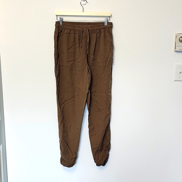 NWOT Thread & Supply M Olive softlightweight ruched ankle jogger pant - Picture 1 of 6